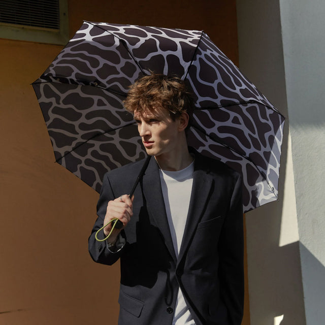 Black & White Ripples Compact Umbrella with Automatic Open-Close Function